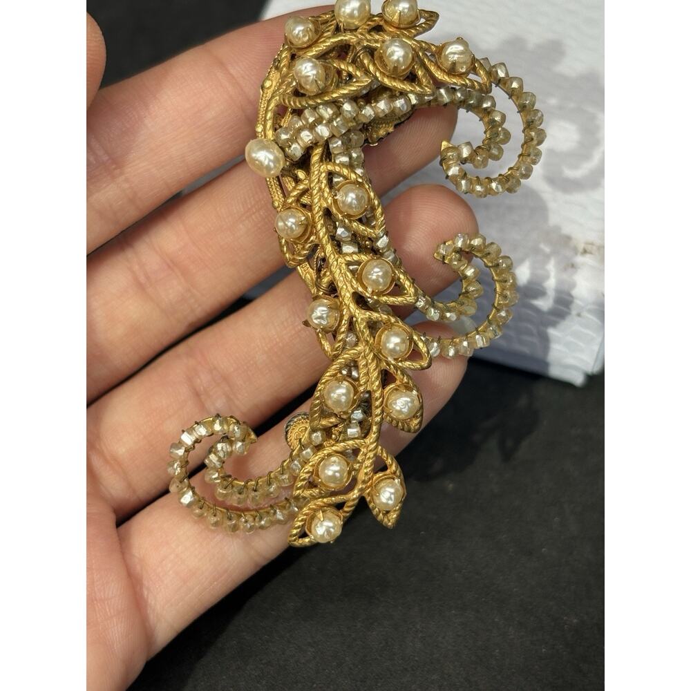 Vintage Miriam Haskell Signed Gold Tone Pearl Filigree Feather Scroll Brooch Pin - Picture 3 of 9